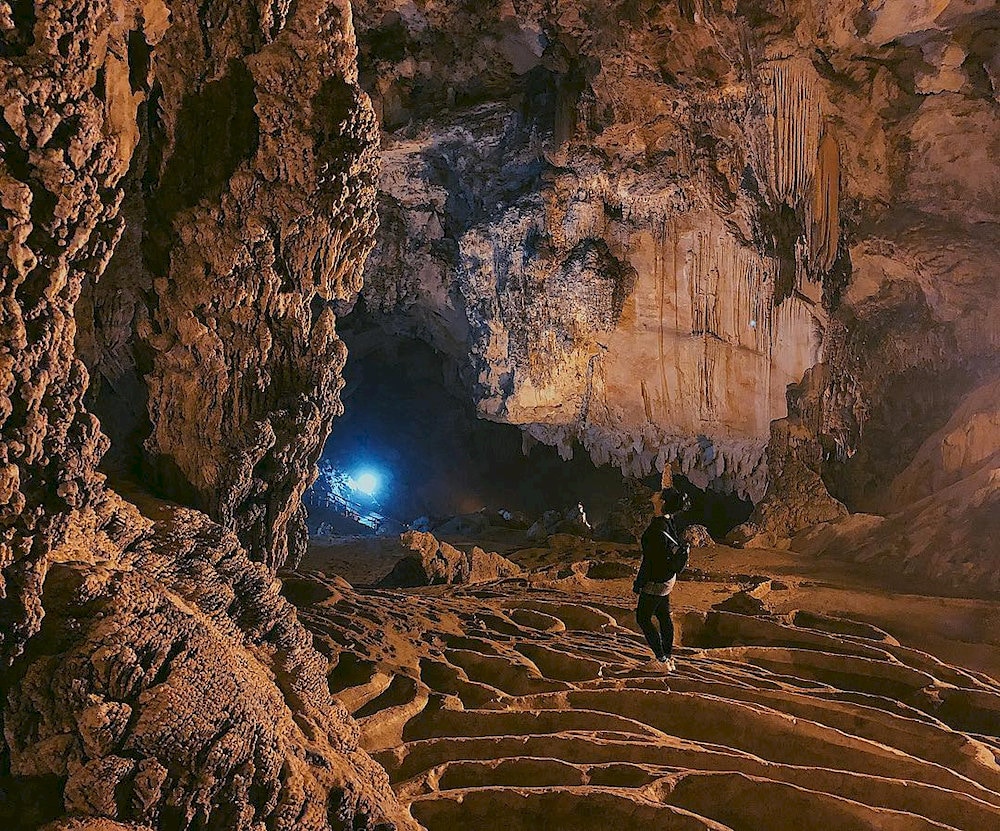 Exploring Nguom Ngao Cave is attractive for most visitors, adventure seekers, and geology enthusiasts